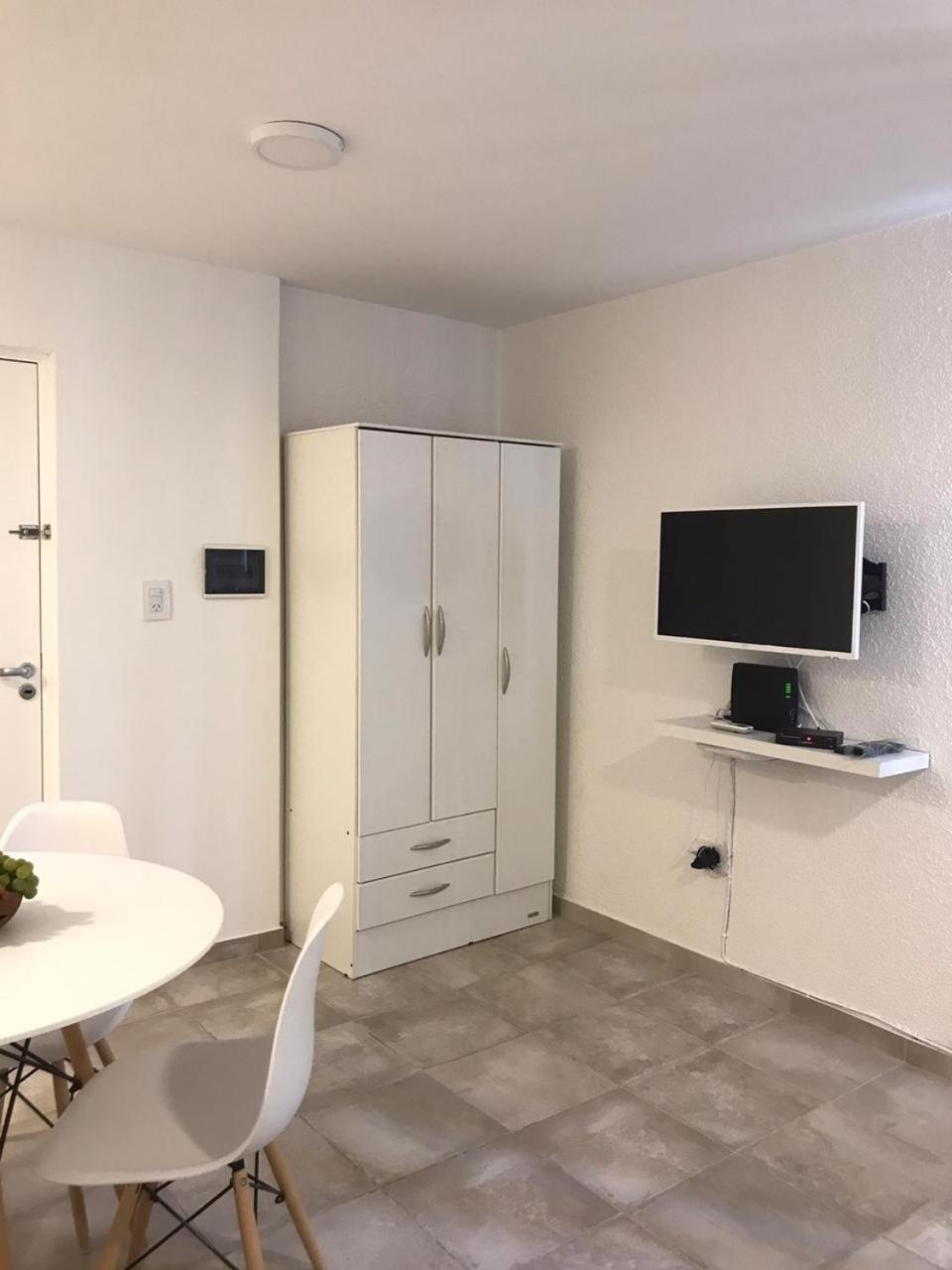 Departamento En Mendoza, Capital, En Calle Aristides Villanueva Apartamento *